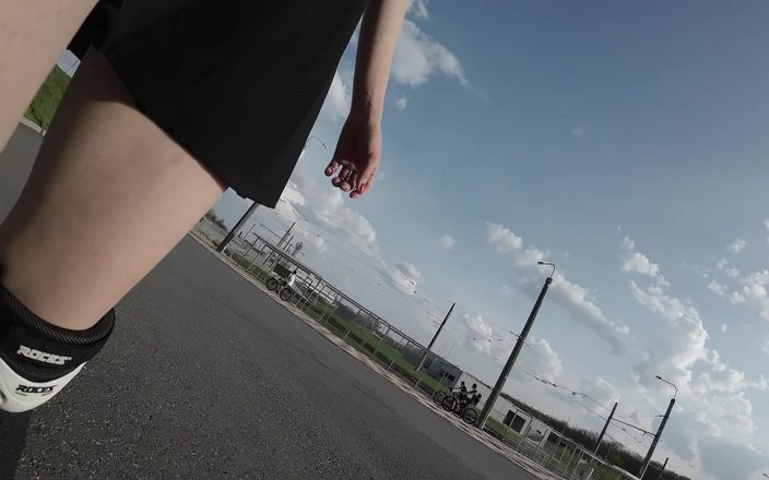 Dirty slut 666: Jag rider en örebräda i en kjol utan trosor