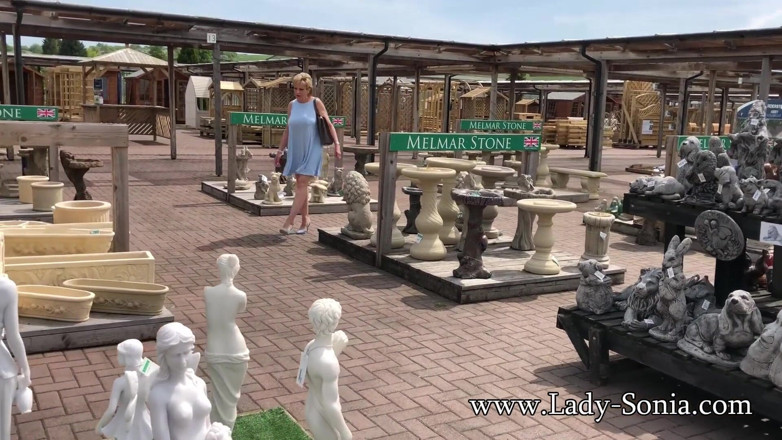 Lady Sonia: Lady Sonia - al aire libre y bien aceitada