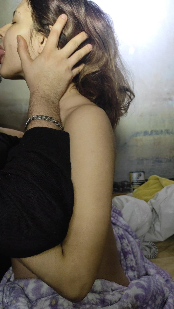 Endemoniados: The horniest and dirtiest kiss on the internet with a...