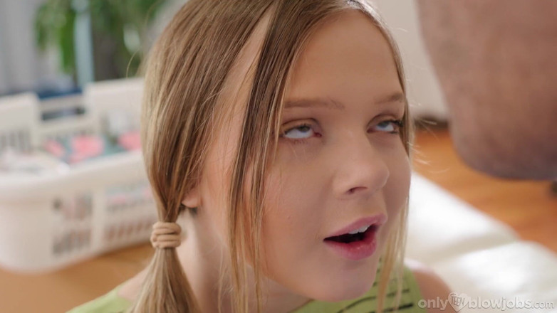 Only teen blowjobs: Onlyteenblowjobs ламається на новому дивані