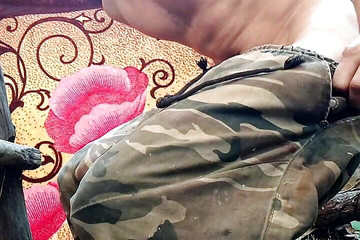 Gangbang straight: Vypil moč poté, co děvku opustil