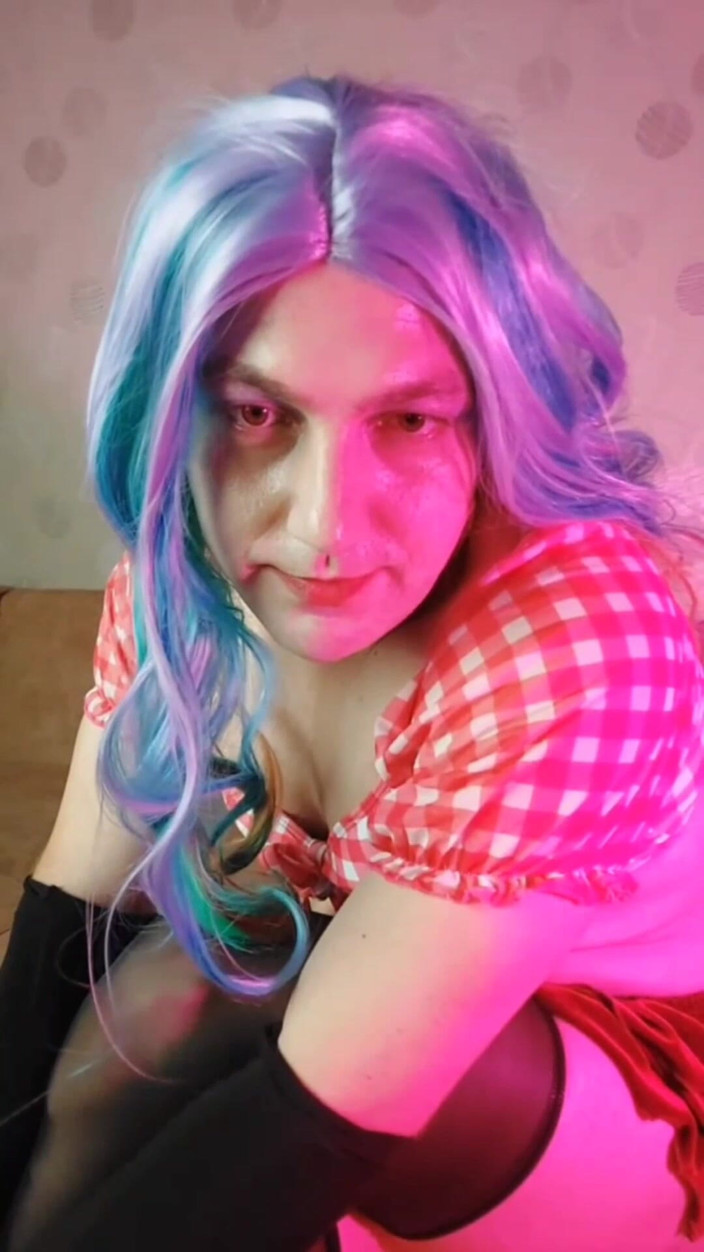 Kitty_Cross: A aparição de Medusa, Maricas Bonita Pinky