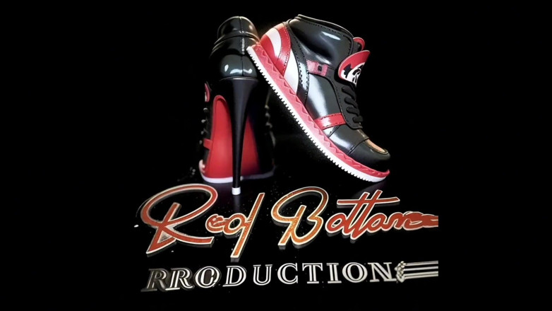 Red bottom productions: Gioca da sola in piscina