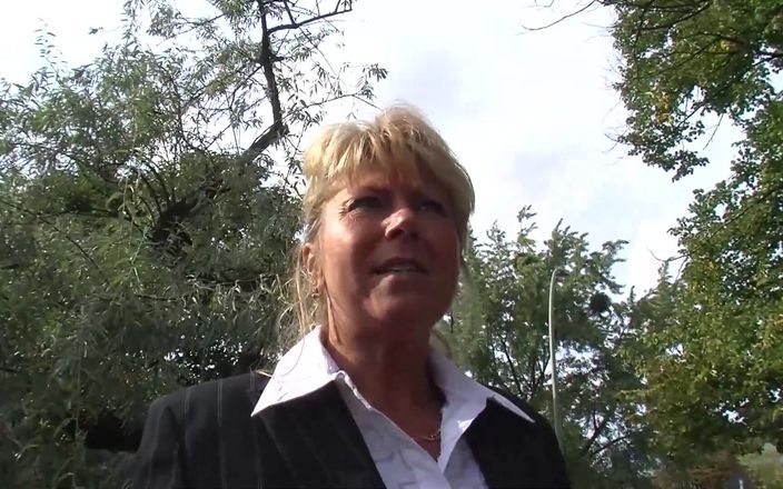 Old & Young: Petra Wega pryč s dluhy nebo šukání