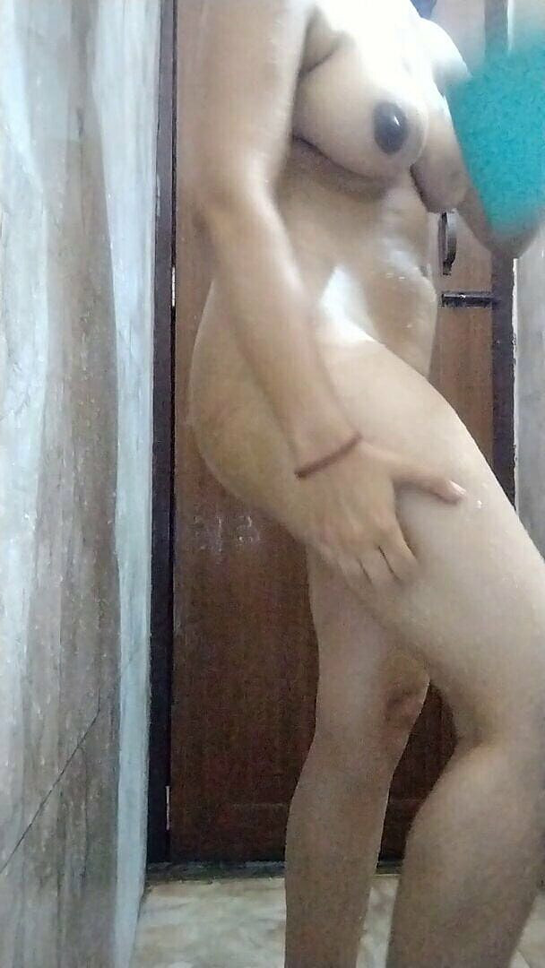 Riyathakur: 20歳の完璧なインドの女の子