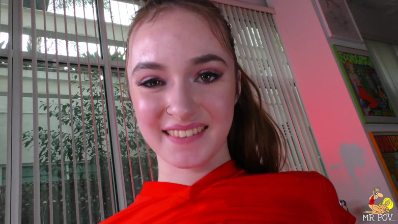 Mr. POV: La studentessa carina Hazel Moore è la troia anale!