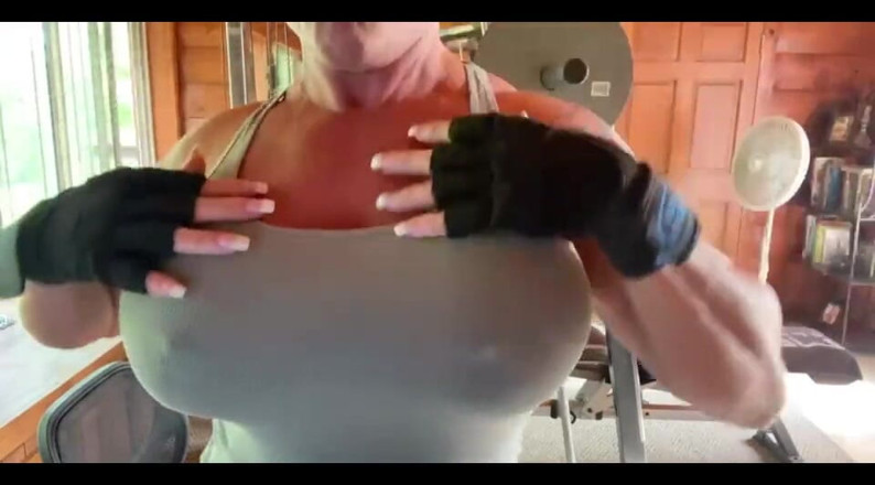 Musclemama4u: Happy Tittie Tuesday