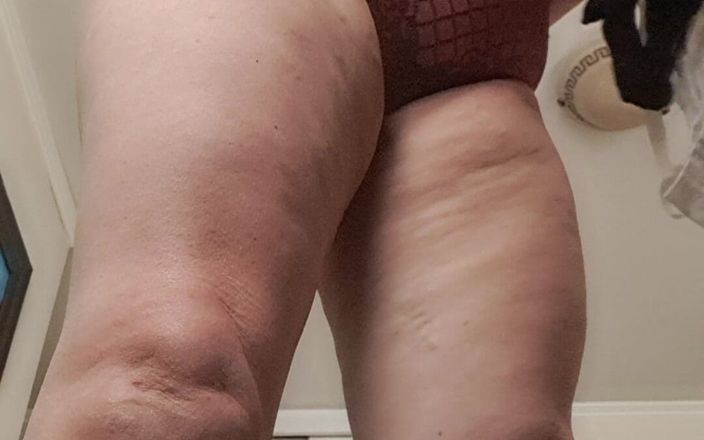 Mommy big hairy pussy: Mommy Asssss