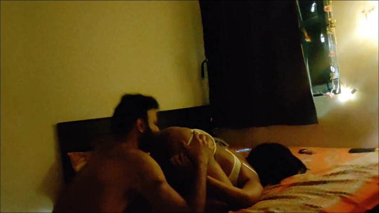 ItemRiya05: Heißes Desi fickt mit freund romantischem sex