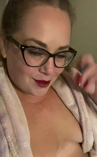 Lily Bay: 내 젖탱이에 사정할거야 오늘 아침 제발