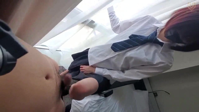 Japonica study book: Hermosas piernas de la chica de la banda con patada...