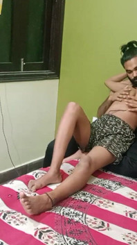Suculenta namorada magra indiana de 18 anos fodida por indiano pedaço