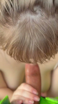 Blonde schönheit annie archer würgt an meinem schwanz
