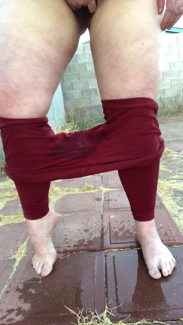 Iwetmyplanties: BBW is desperate to pee outside