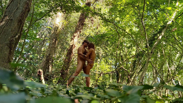 Magia Rosa: Paisaje natural salvaje en el bosque de Brittany - sexo al...