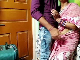 Firee Couple: युवा पत्नी घर से निकलने से पहले पति को लंड चुसाई और सख्त सेक्स देती है