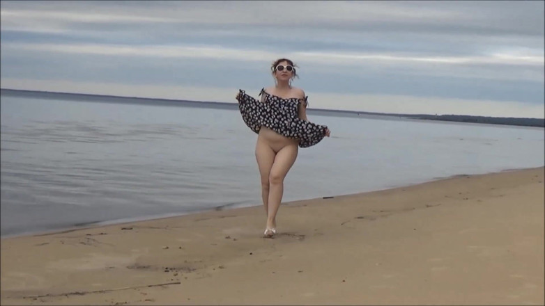 RedRoseRus: Red Rose - Duży tyłek na plaży