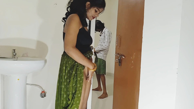 Vija: Nevlastní sestra šuká nevlastního bratra v místnosti 