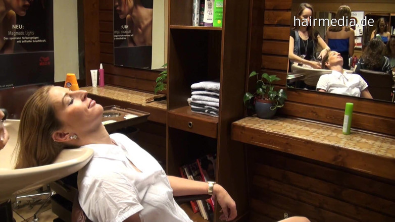 Hairsalon: คุณนายนิโคลล์สระผมที่ร้านเสริมสวย