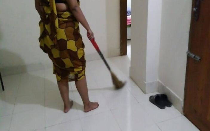 Aria Mia: Gujarati Maid Fucked by Owner's Stepson While She Sweeping His...
