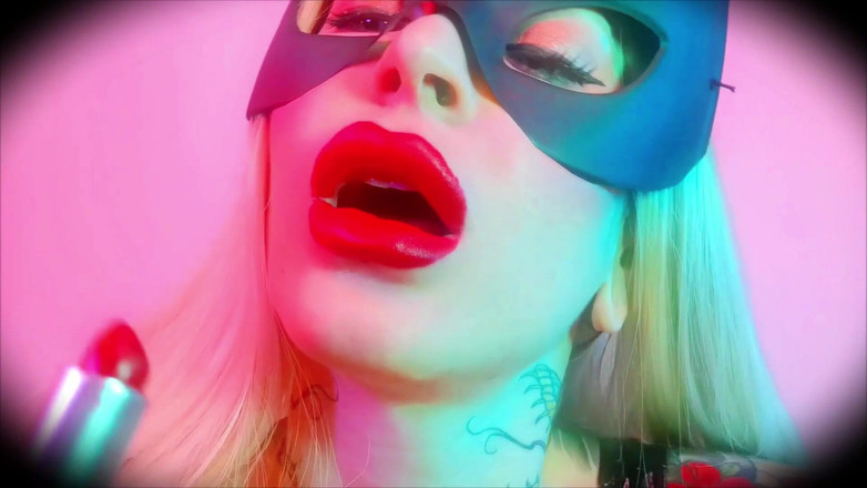 Baal Eldritch: Môi sáng bóng màu đỏ, tiếng rên rỉ gợi cảm: thời...