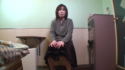Asian Mature Climax: Orgasme avec une salope brune poilue avec une baguette magique