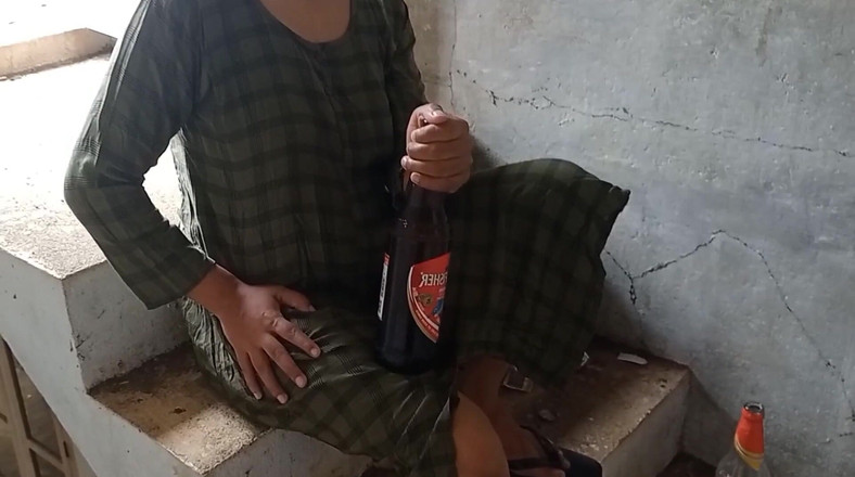 Neelima69: Desi Local Rendi Outdoor Pissing Bottle