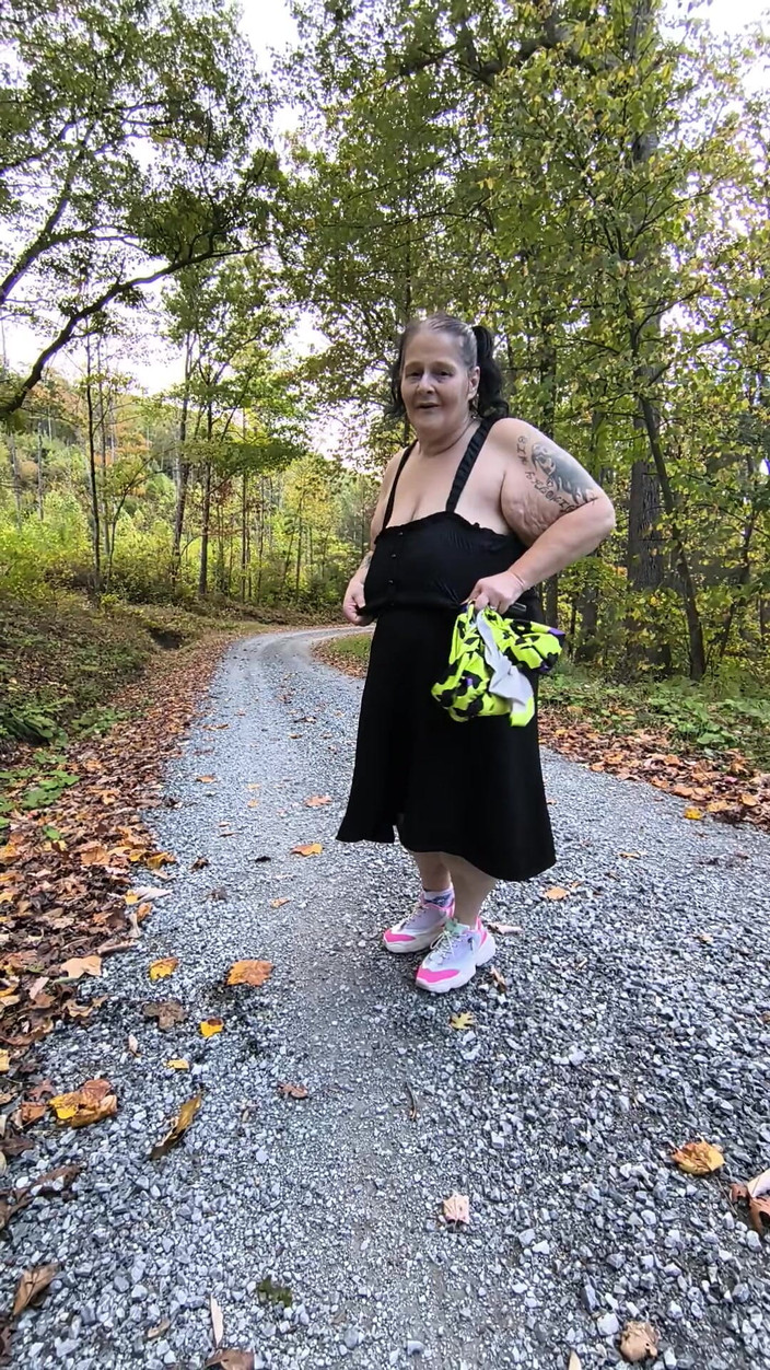 HerculesnVENUS: Na venkovské silnici tahle děvka vystříká náklad