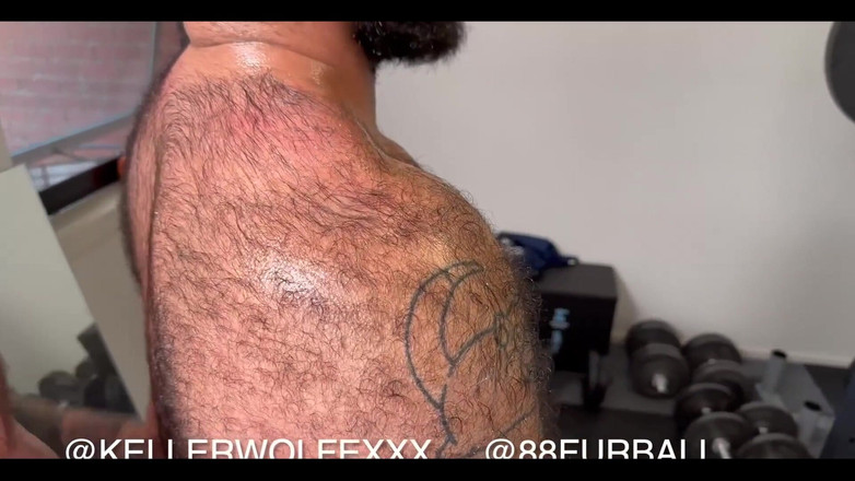 Chonkaye: Quente Fucking.mp4 quente da academia peluda e suada