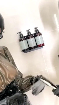 Čas na latexové sprchování.