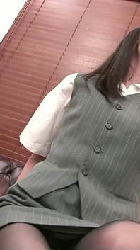 Necenzurované JAV reverzní CFNM Nalon footjob od tří japonských teenagerů pro jednoho chlapce