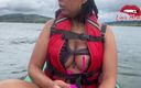 Lina Henao: リナ・ヘナオは近くに観光客がいるのにカリマ湖でカヤックで自慰行為をする-露出症