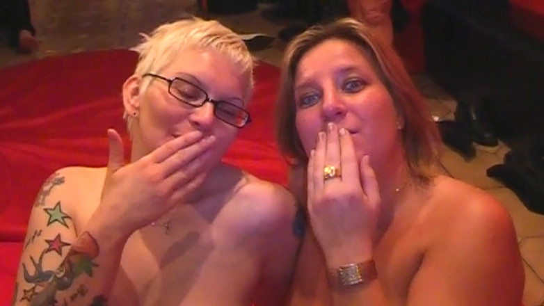 Paris Jango: 33 Let a 33 Kohoutů Pro Tuto Velkou Děvku