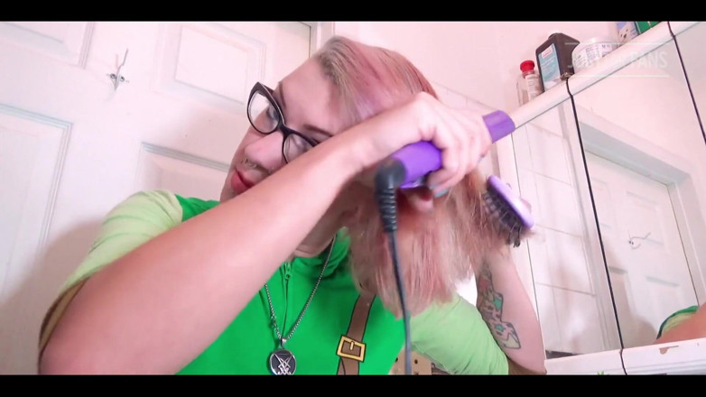 FondaDix: Damp Hair Brush and Straighten