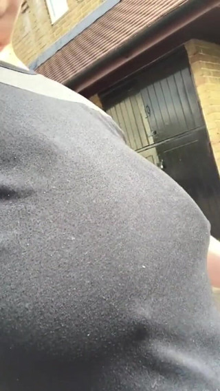 Real homemade BBW BBC porn: खूबसूरत विशालकाय महिला आउटडोर चमकती के साथ बाहर जाने के लिए तैयार हो रही है