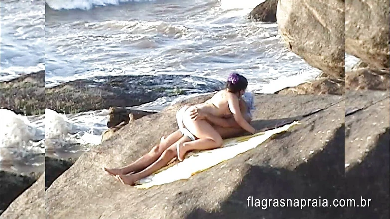 Amateurs videos: Calda moglie tradisce suo marito sulla spiaggia