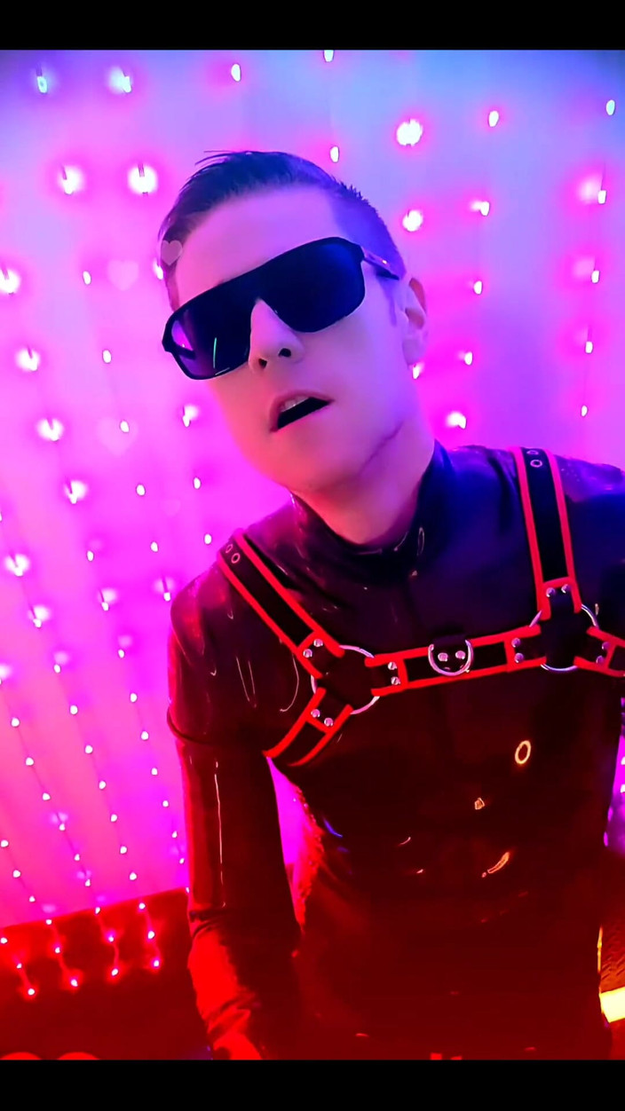 Roman Heart: Vide Klip Outtake Untuk Gaya Reellatexrubberblack baru saya