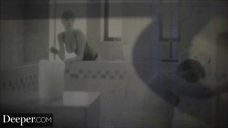 Deeper: Profondo. La lurida Adriana prosciuga furiosamente 8 cazzi per ricevere una...