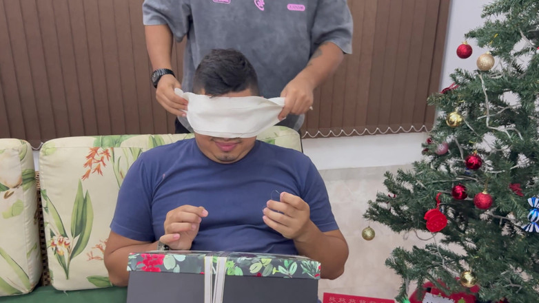 MaRaSexx: 남자친구는 내가 여자를 좋아한다고 의심하고 그의 재능을 강하게 찔렀다