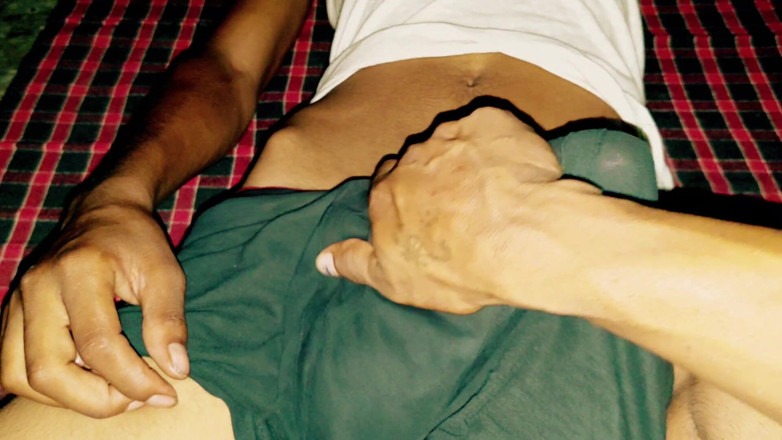 Damniraj: Velký obrovský čůrák si hraje s kamarádem. Sexy top hi