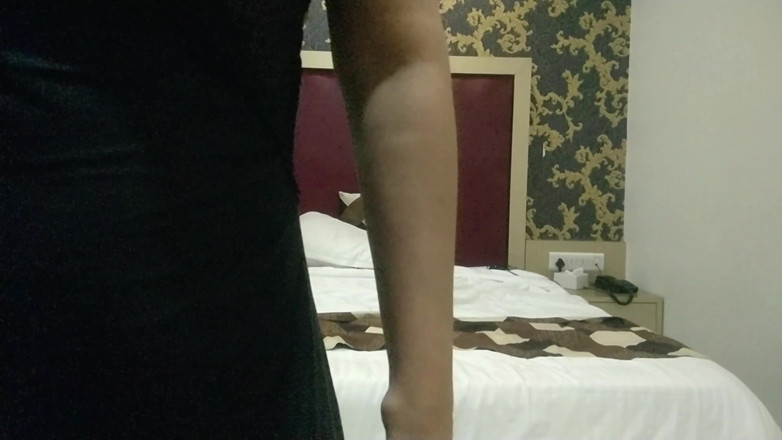 Riya Naidu: Fantasy Riya Gives Blowjob to South Indian Boyfriend