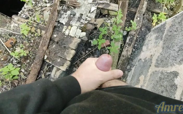 Amreis: Потрібне місце, щоб кінчити! Частина 9. Нове місце, сперма і прогулянка в шортах без трусиків