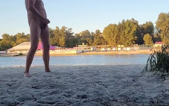Wanker forever: Typ pissen, wichsen und am fkk-strand kommen