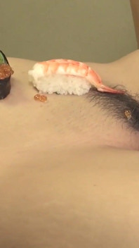 Japonesa perforada - escena 2 - cocinera japonesa con tetas pequeñas follando duro con su cliente