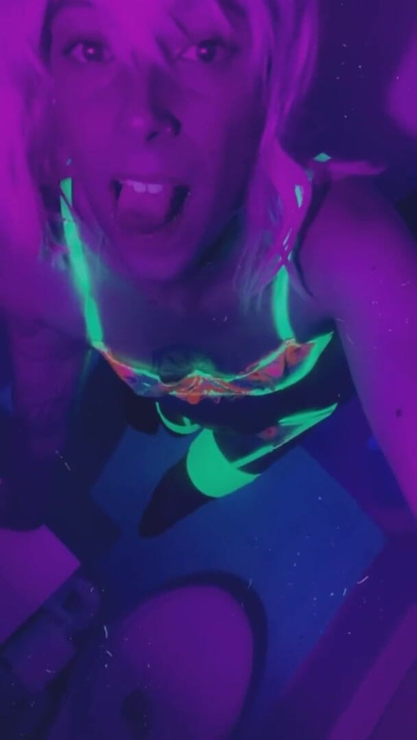 CarmenMelatonin: Sexy cosplay raver babe wants to party