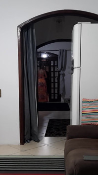 El cornudo no ve al sugardaddy llegar a follar a su esposa y todavía tiene que limpiar su coño