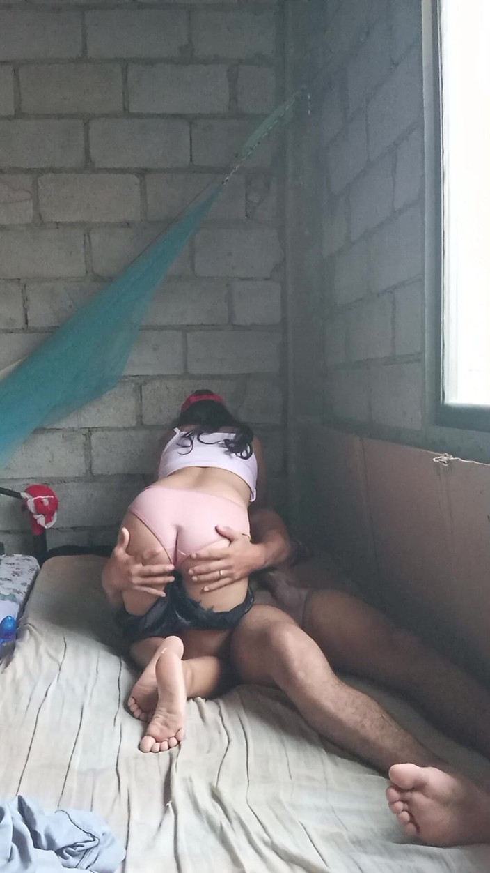 El placer del Sexo Duro: Young Woman Approaches Her Best Friend When She Comes Home...
