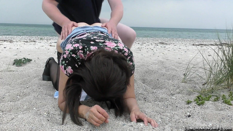Cumdrinking Wife: Creampie fuck fest na pláži
