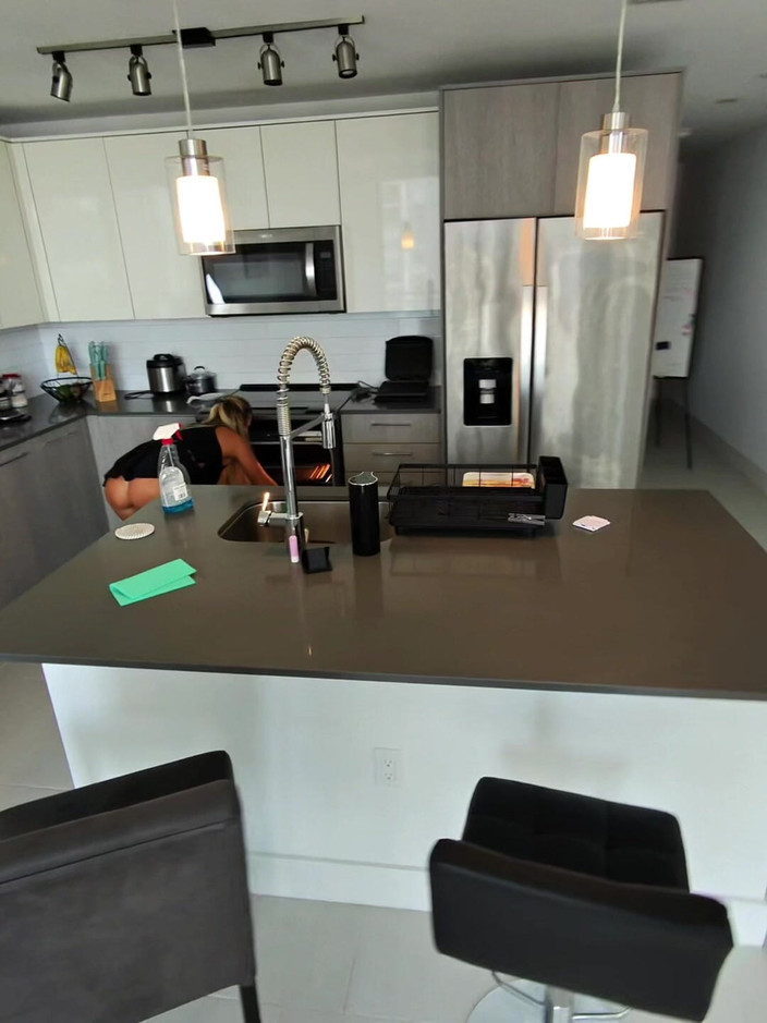 Chokobanana: Entweder war es die putzfrau oder meine tantaly gefickt ...