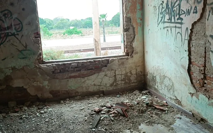 Karely Ruiz: Indian Girl Getting Fucked in Abandoned Station